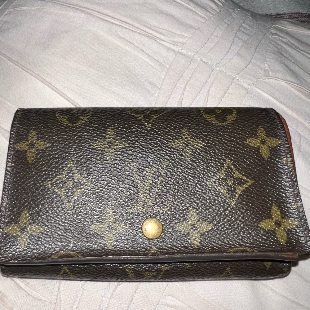 Authentic LV Tressor wallet. Good condition.